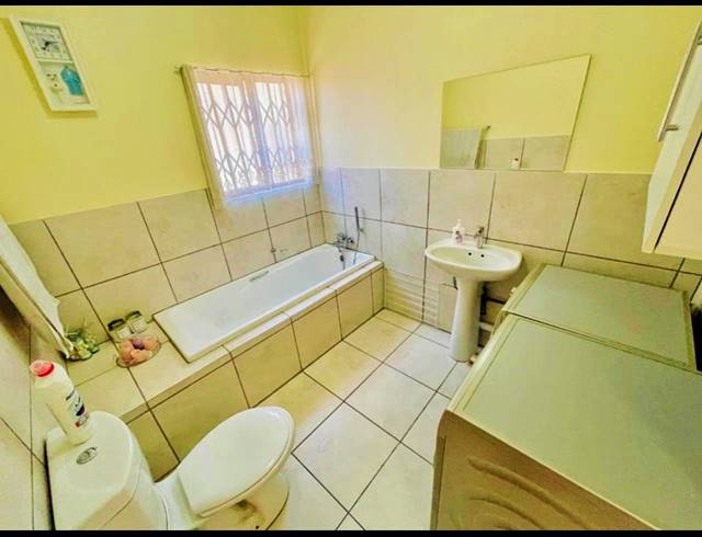 2 BEDROOM TOWNHOUSE FOR SALE IN SOUTH CREST